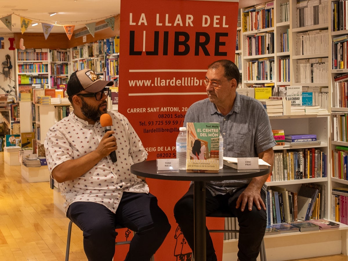 Toni Mata i Cesc Prat, a La Llar del Llibre. Foto: Martina Berenguera.