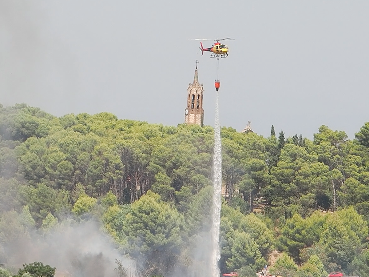 Helicòpter bombarder. Autor: Rafael Uyà / cedida.