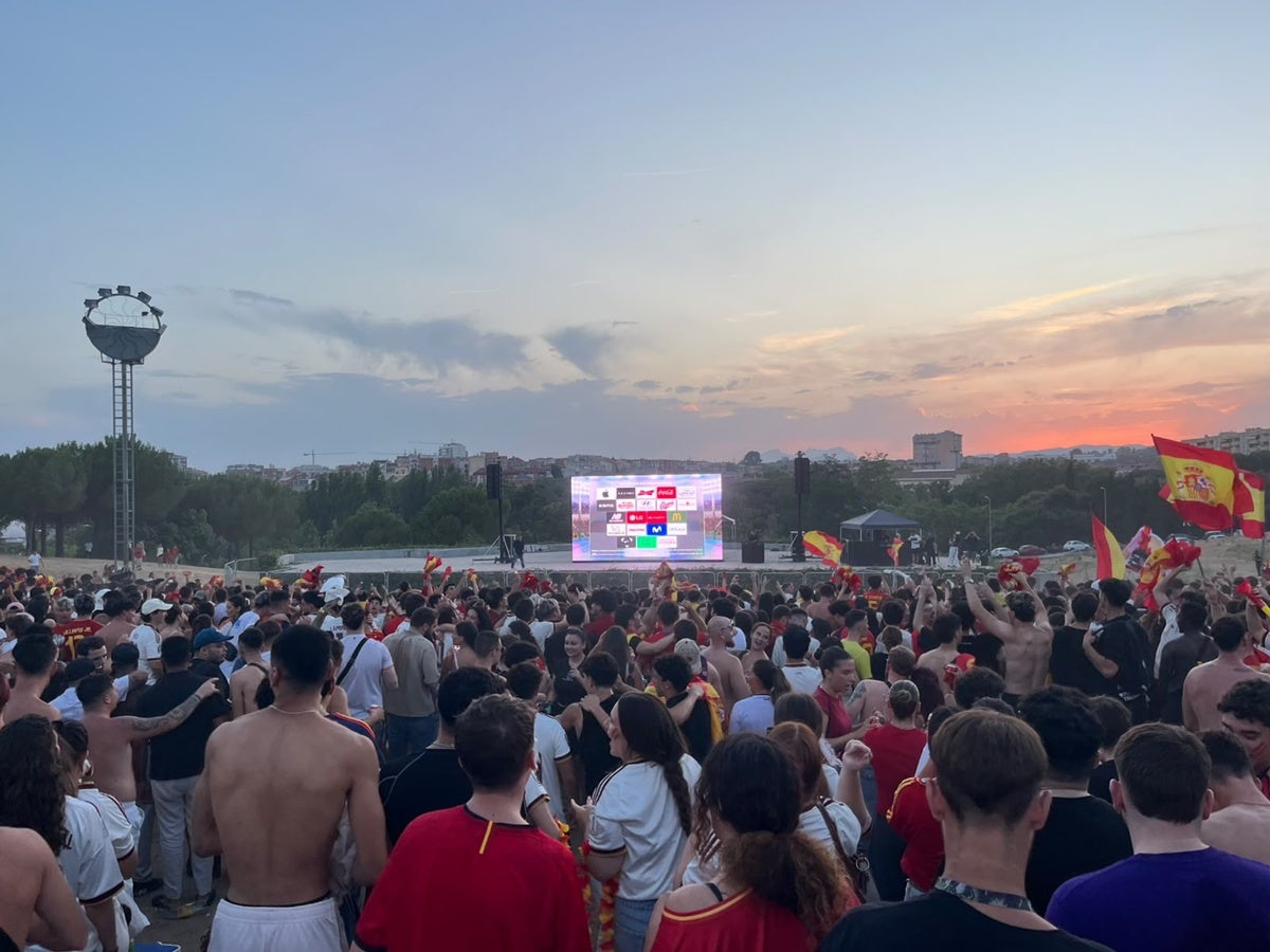 Multitudinària concentració de sabadellencs al Parc Catalunya. Autor: Jordi Muñoz