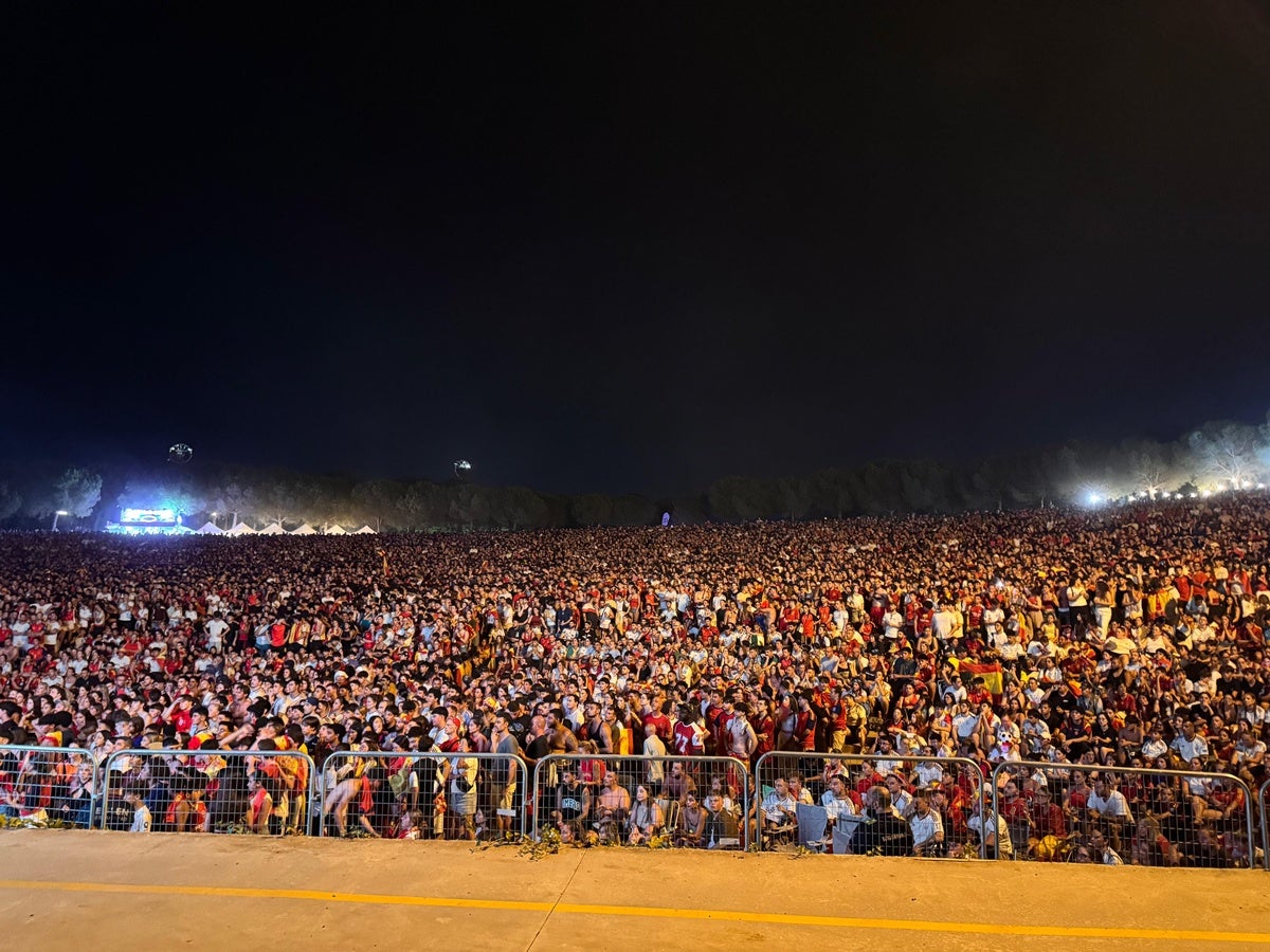 Milers de sabadellencs, presents a la pantalla gegant