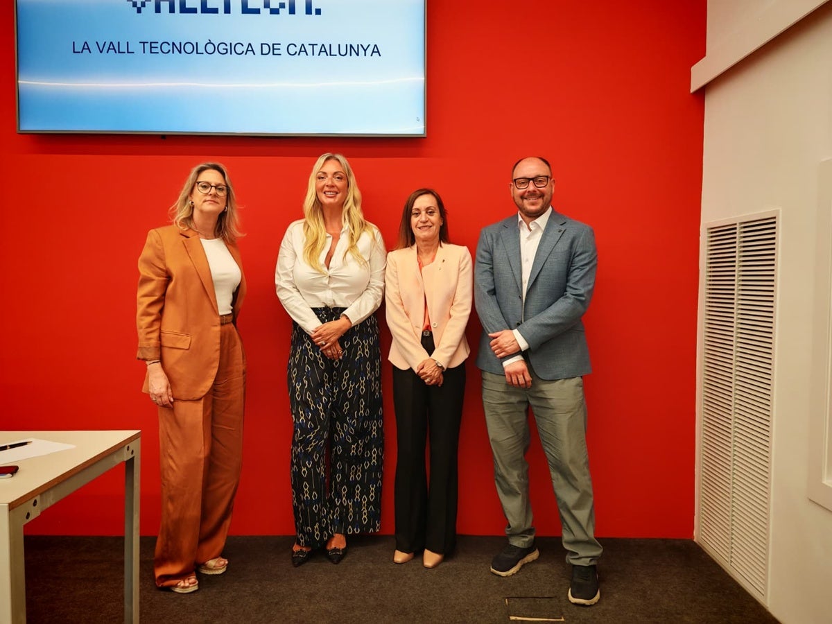 D'esquerra a dreta: Montse Vilanova (Centre Metal·lúrgic), Meritxell Bautista (empresària), Lídia Frías (Serveis Territorials d'Empresa i Treball) i Arnau Bonada (Xarxa Onion). Autor: Albert P.
