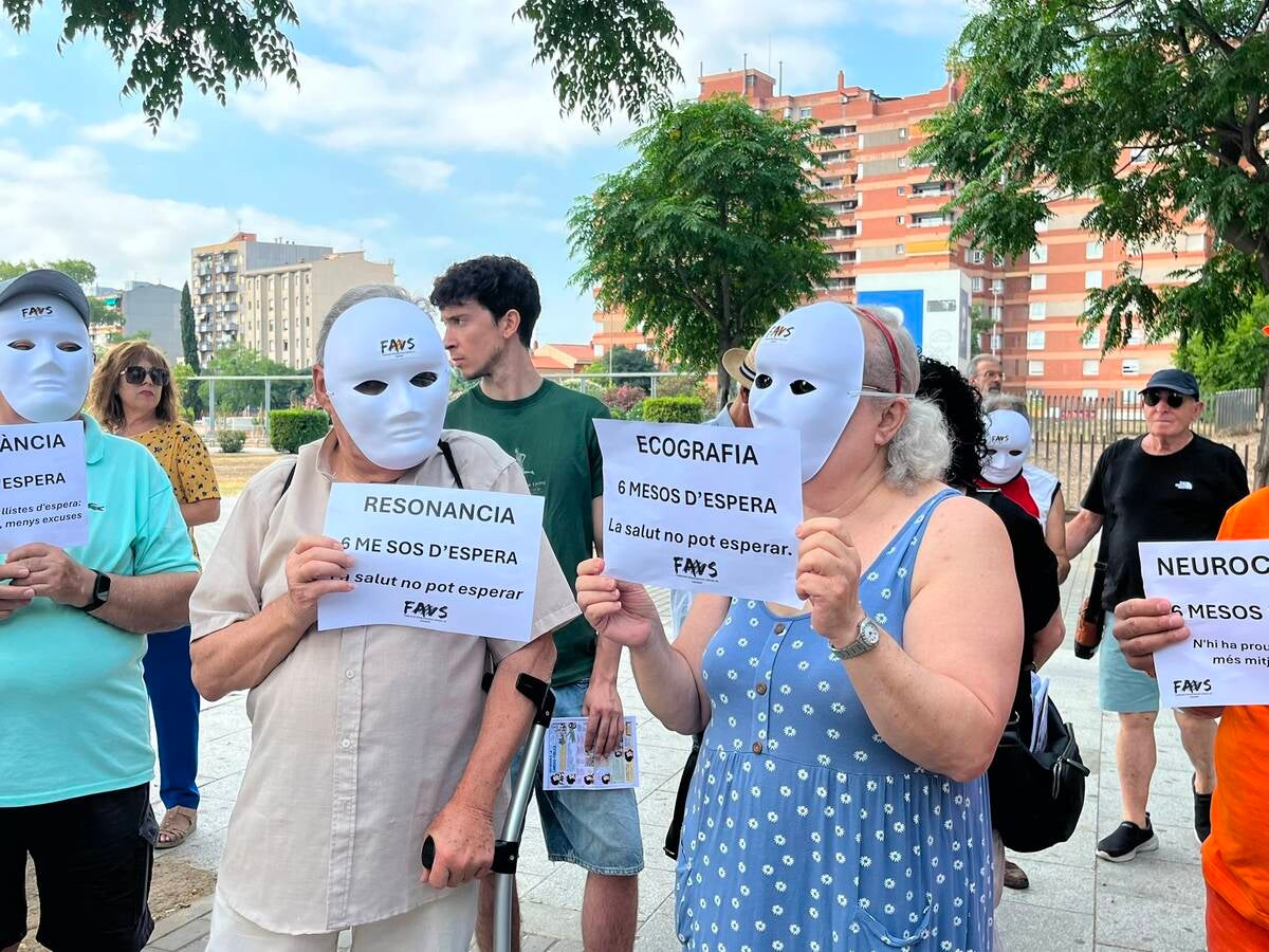 Activistes denuncien les llistes d'espera. Autor: Jordi M.