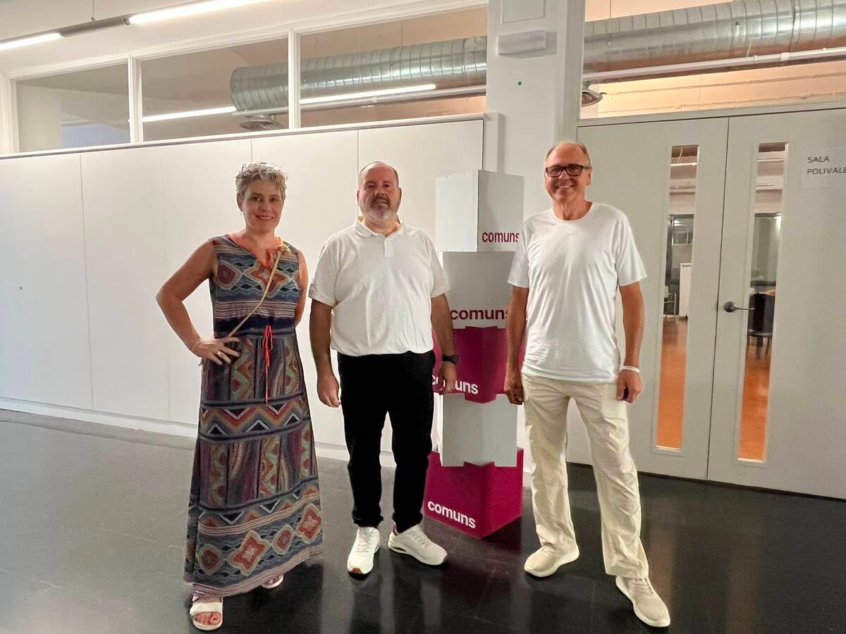 La coordinadora dels Comuns a Sabadell, Gemma Montero, amb Joan Mena i Félix Alonso. Autor: Jordi M.