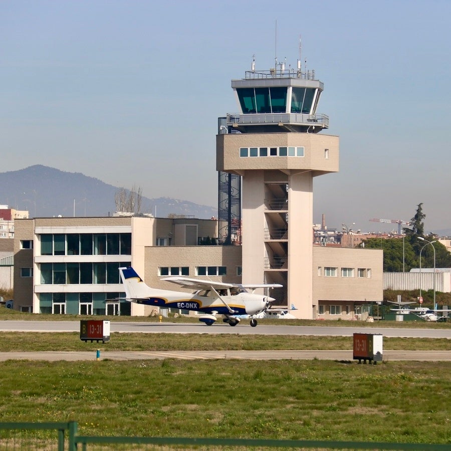 Aeronau enlairant-se a l'aeroport de Sabadell. Autor: ACN.