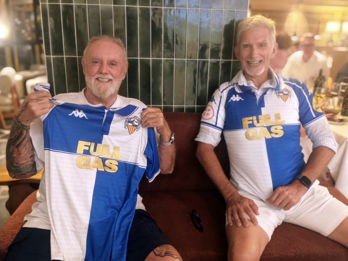 Roger Taylor i Damon Hill, amb la samarreta del Sabadell. Autor: Palas / cedida. 