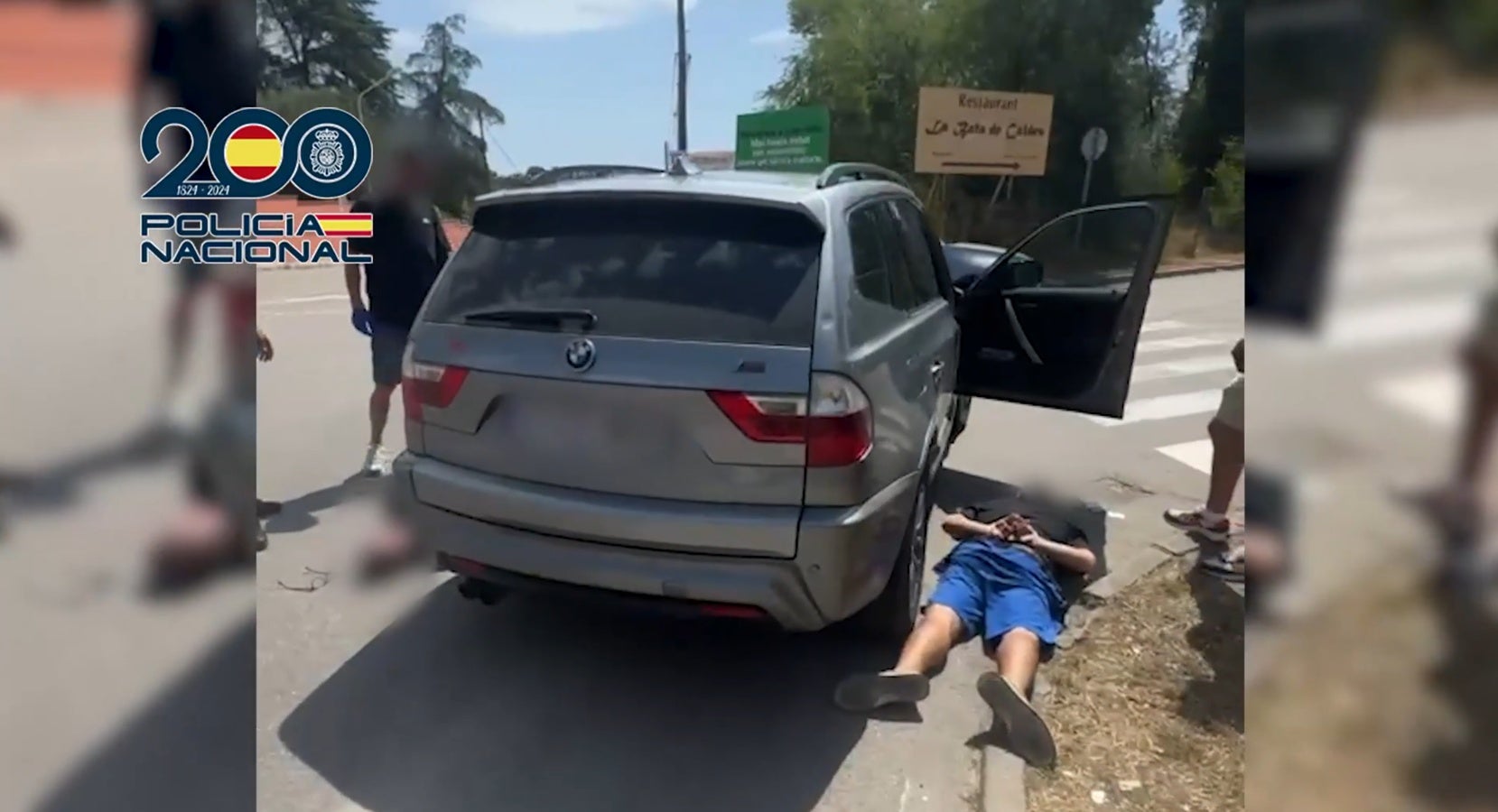 El detingut, a Caldes de Montbui. Captura de vídeo de @policia via X. 