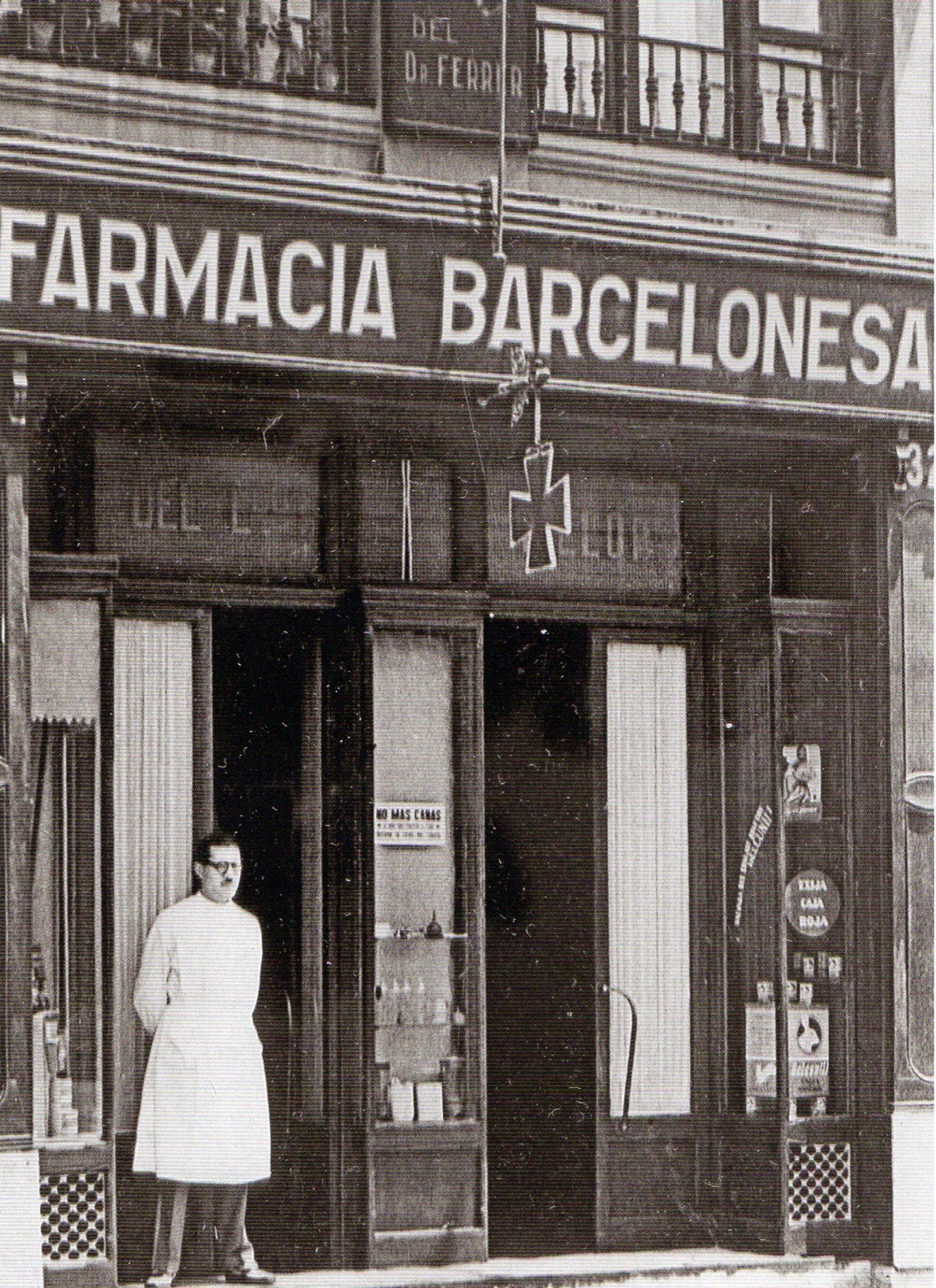L'antiga Farmàcia Barcelonesa, després farmàcia Llop, tancada no fa gaire. Autor desconegut / fons família Llop (via l'Abans)