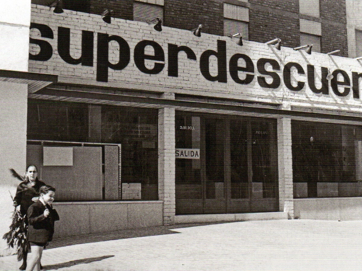 Primer magatzem i botiga d'autoservei de la Creu de Barberà, a inicis dels anys 60. Foto: Alegria Fumàs.