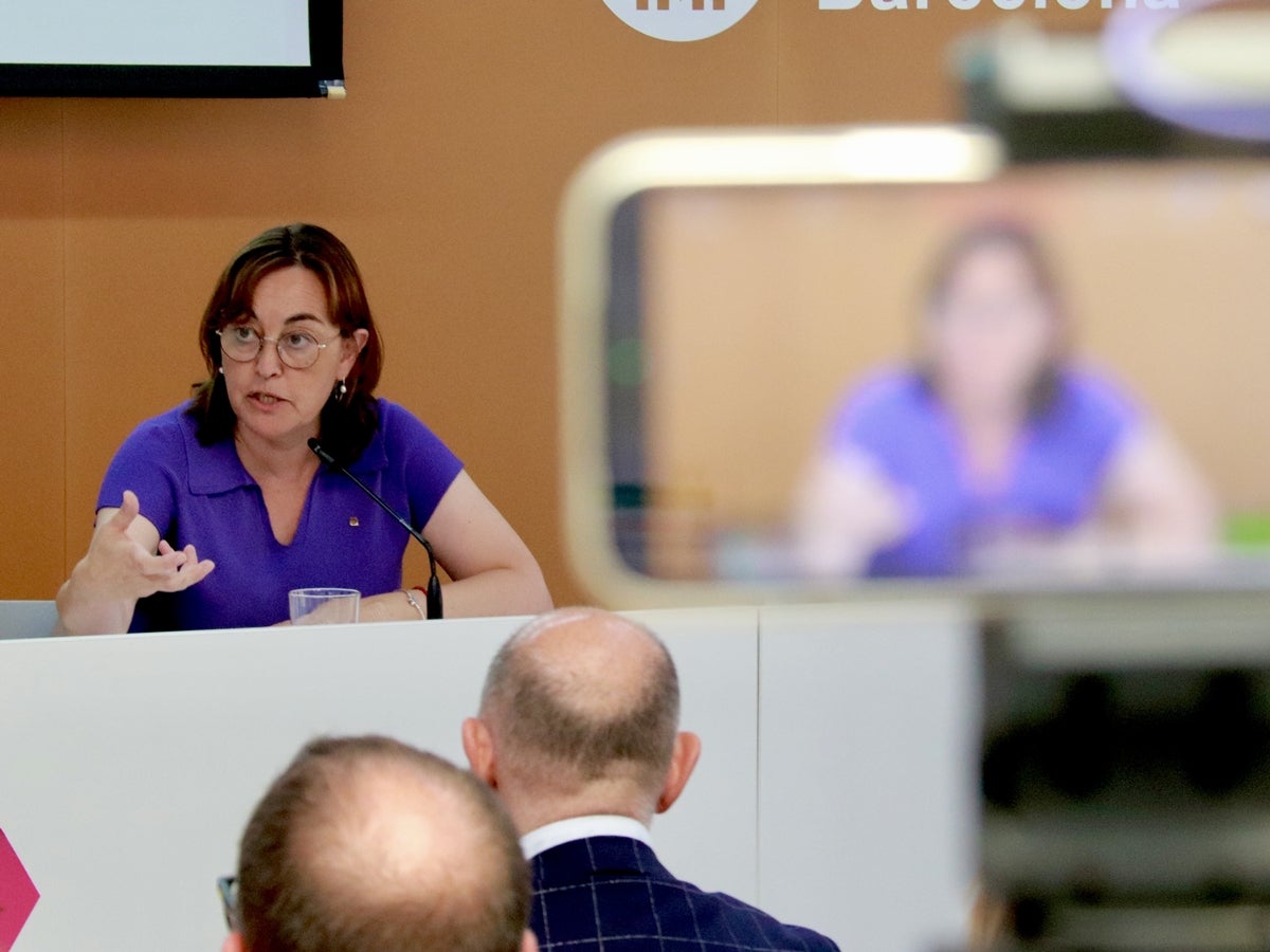 La consellera de Territori, Sílvia Paneque, aquest dijous, a Badia, presentant les millores. Autor: ACN. 