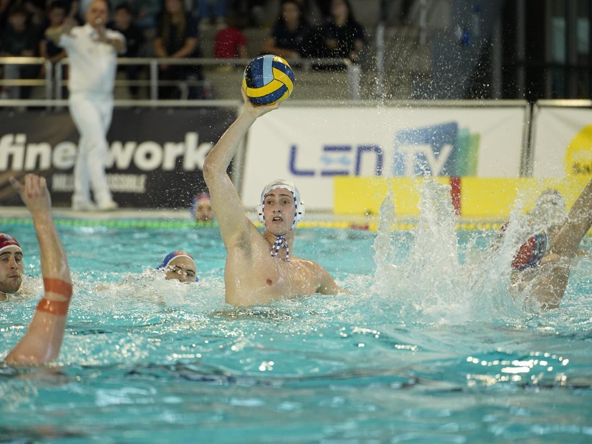 El waterpolista del CN Sabadell Jan Pérez, en un partit de la temporada passada. Autor: cedida.
