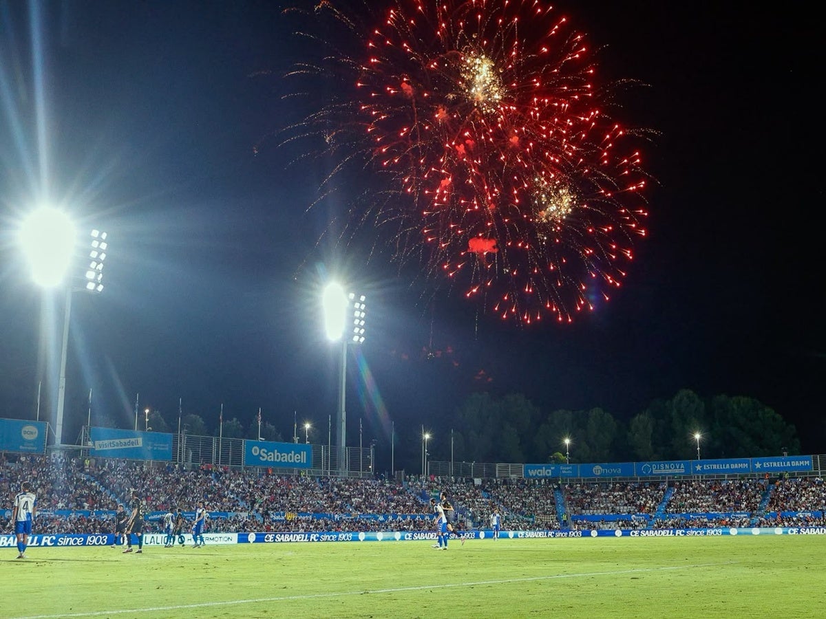 El castell de focs, durant el partit. Autora: Dihor. 