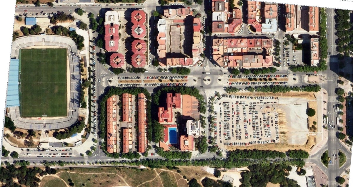 La Nova Creu Alta, habitatges i l'aparcament de l'Eix Macià a la dreta. Foto: cedida.
