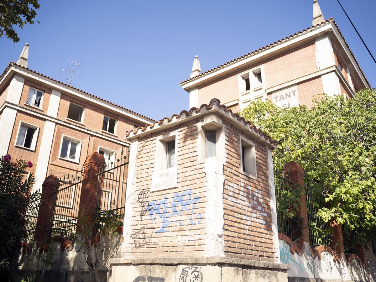 Exterior de la caserna, des del carrer Vilarrubias. Autor: Luis PH. 