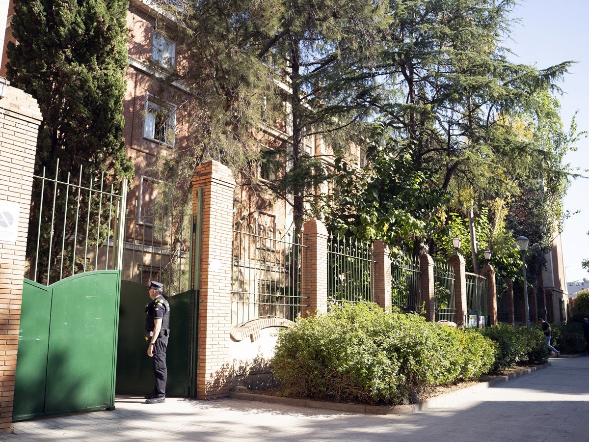 Exterior de la caserna, des del carrer Vilarrubias. Autor: Luis PH. 