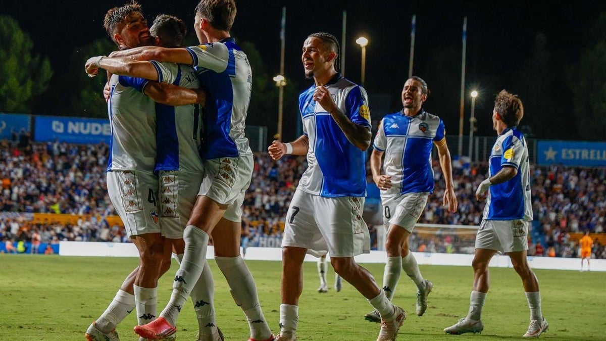 Celebració del segon gol del Centre d'Esports. Autora: Dihör