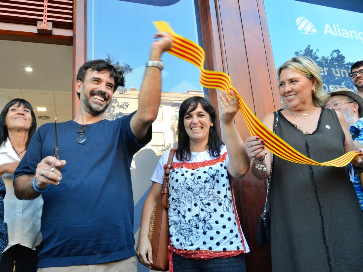 Inauguració de la seu amb Lluís Areny, Sílvia Orriols i Joana Berrio. Autor: J.d.A 