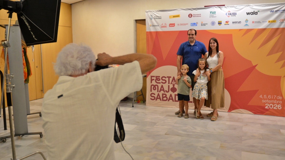 Una família, al plató fotogràfic del Principal. Autor: J.d.A. 