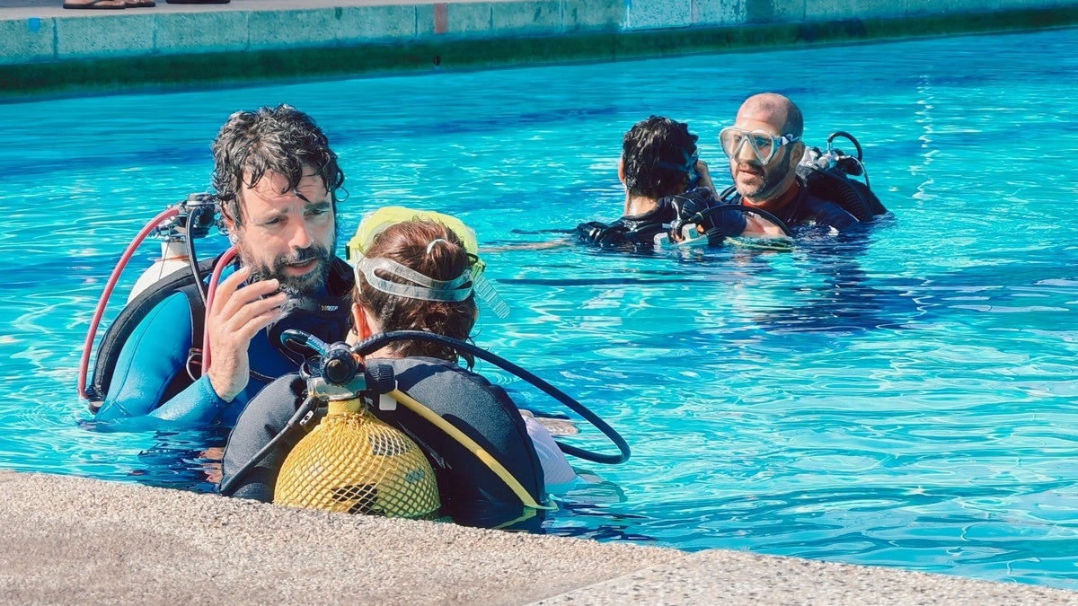 Els instructors, explicant als participants. Autor: Albert P.