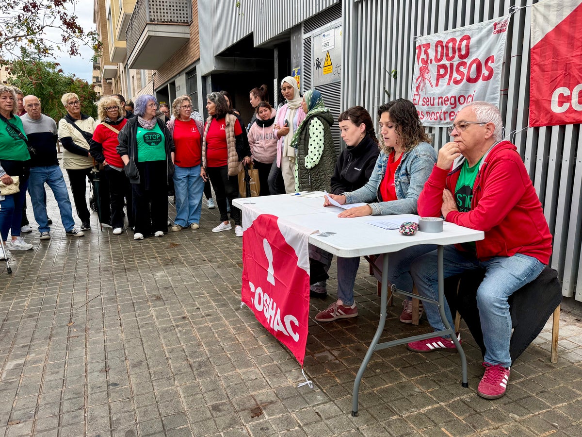 Marta Espriu (COSHAC), Marina Sureda i Julio Moya (PAHC).