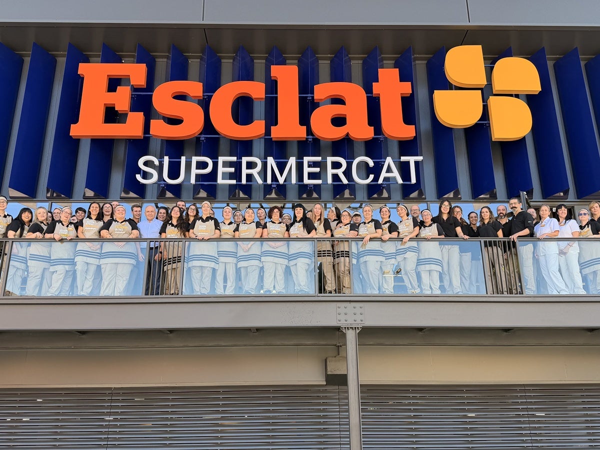Treballadors al nou Esclat, aquest dimecres. Autor: cedida. 