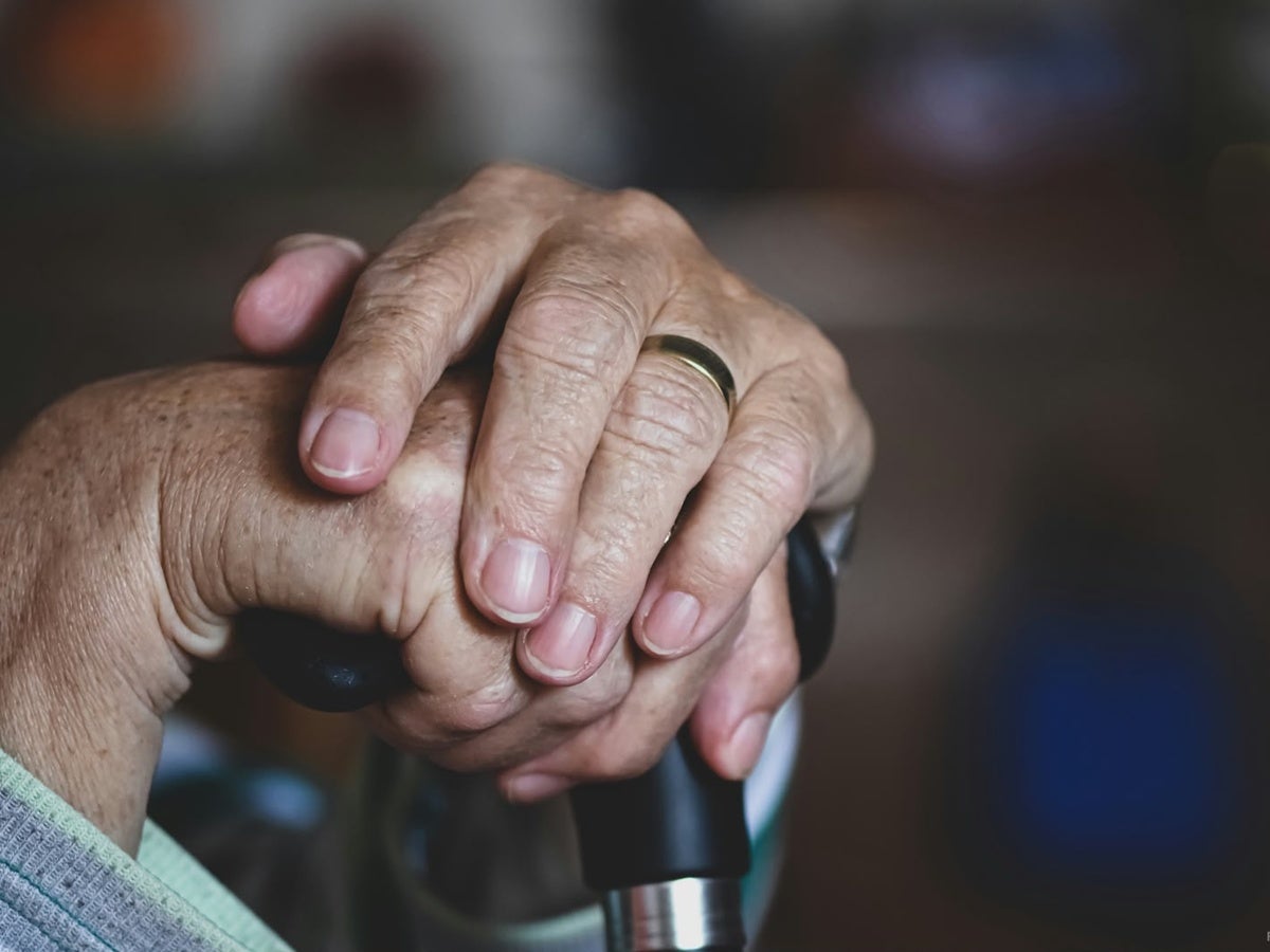 Les mans d'una dona gran. Autor: cedida. 