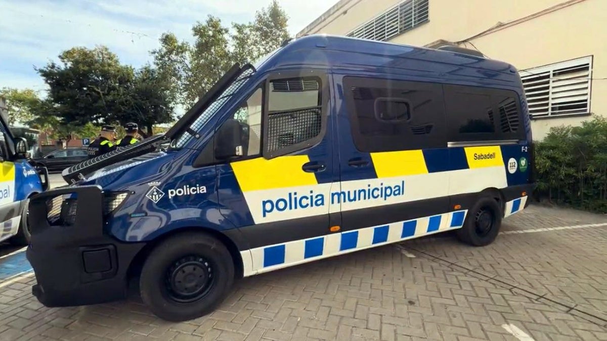 Una de les dues furgonetes, a la seu de la Policia Municipal. Autor: cedida. 