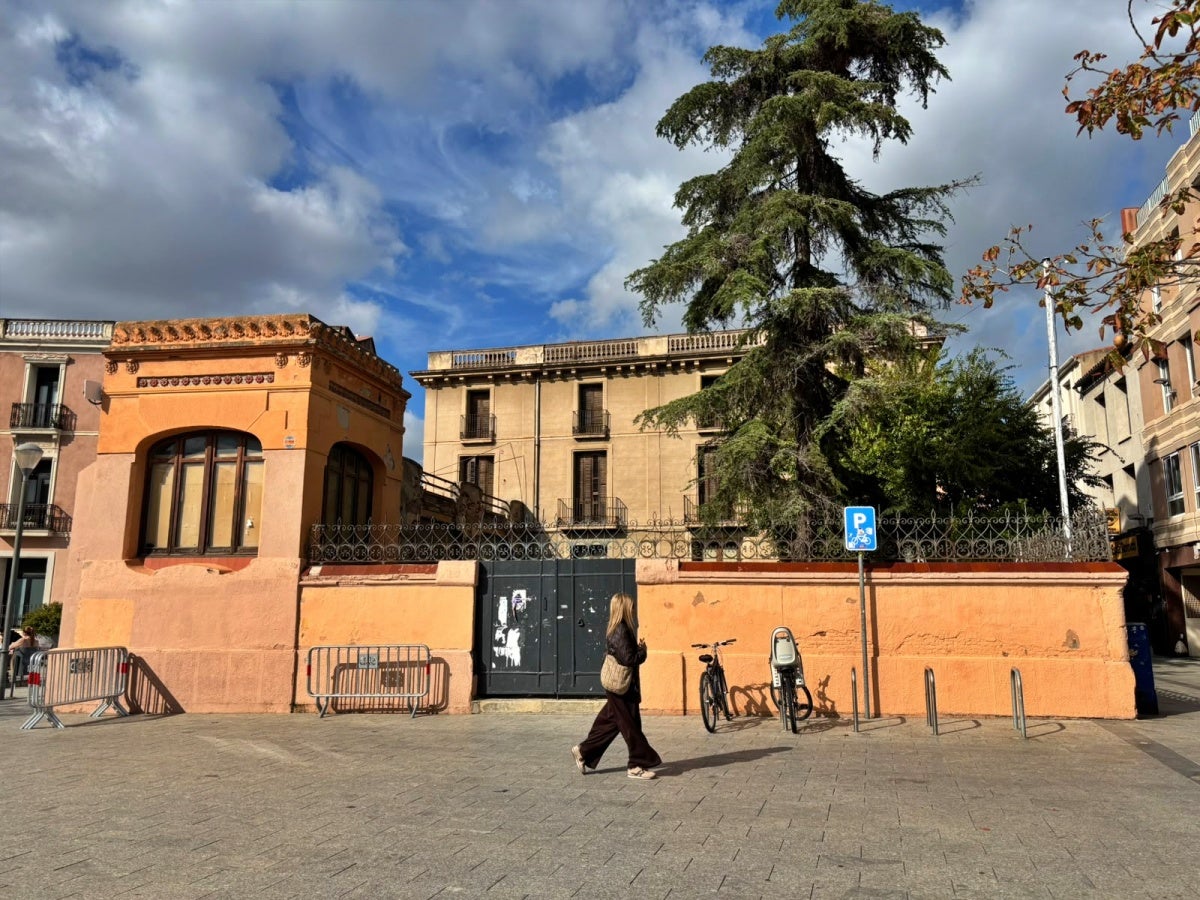 Exterior de la Casa Grau, a la plaça del Gas, aquest migdia. Autor: J.d.A. 