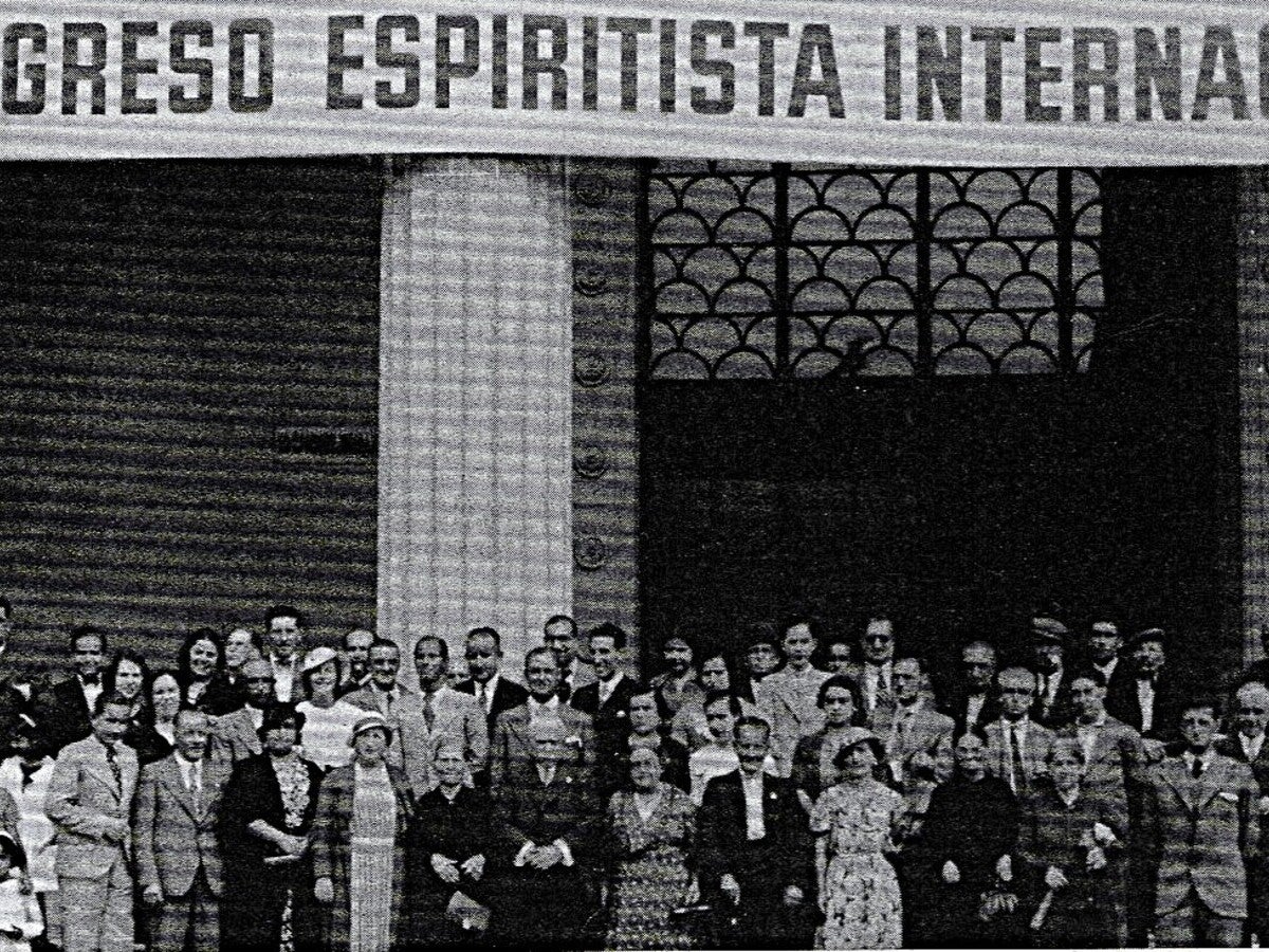 Delegació de Sabadell al V Congrés Espiritista internacional a Barcelona (1934), Joan Torres Serra al centre.