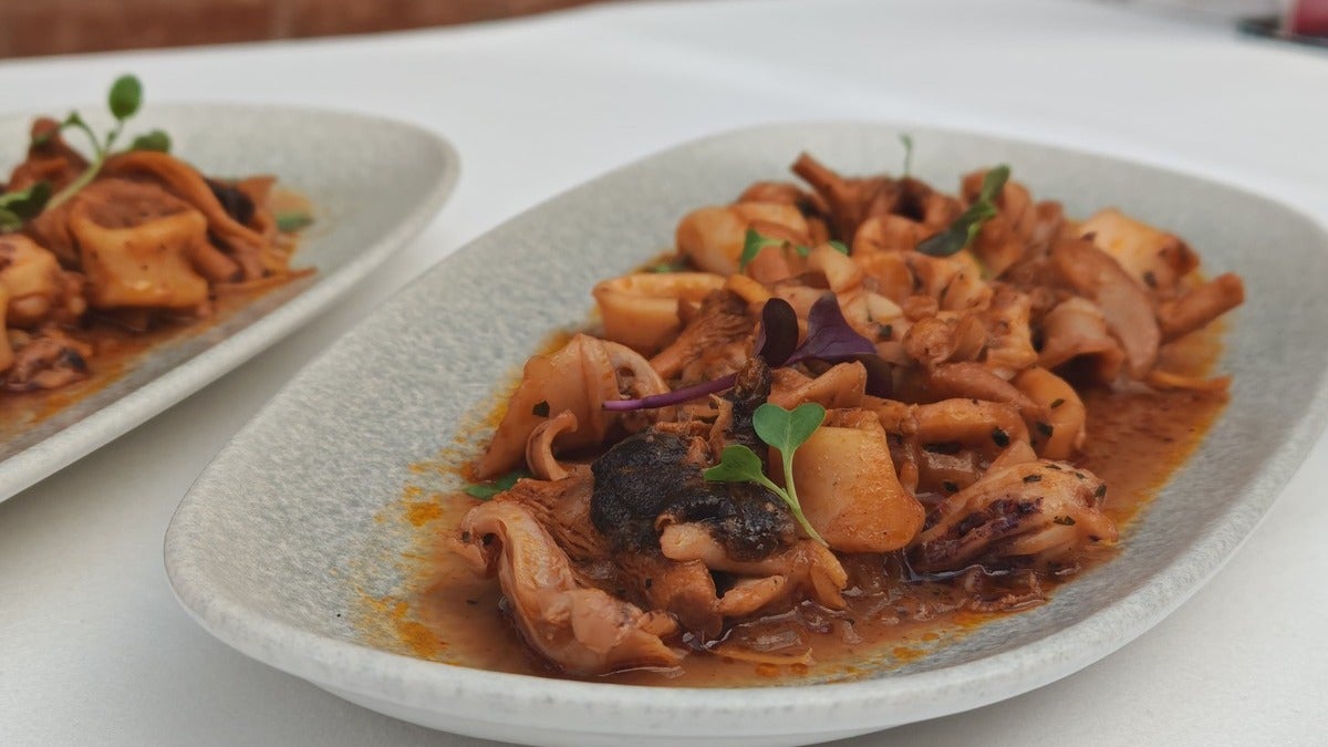 Calamars amb rossinyols, del restaurant Tremendu. Autor: Albert P