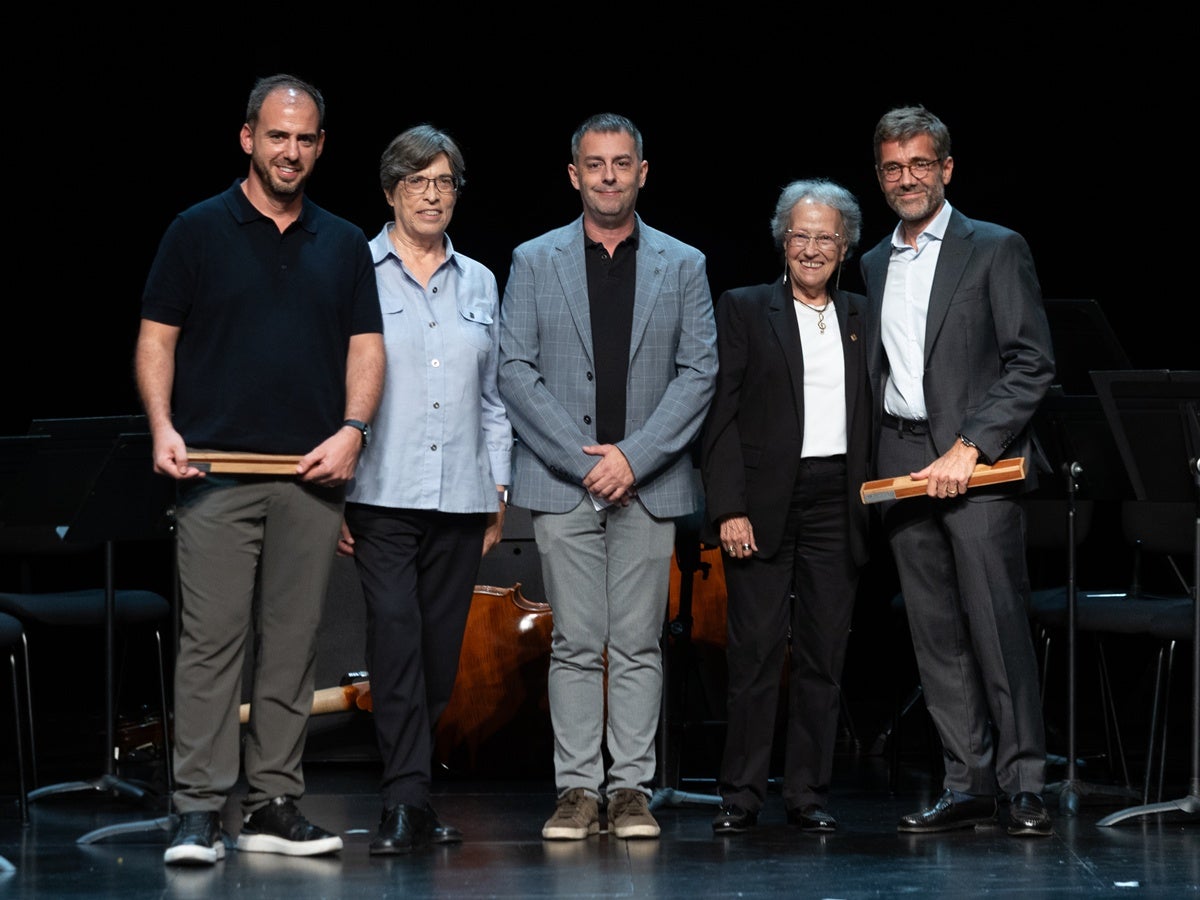 El director de l'iSabadell, Jordi de Arriba, la vicepresidenta de JJ.MM Sabadell, Mercè Alsina, el regidor de Cultura, Carles de la Rosa, la presidenta de Joventuts Musicals, Joana Soler, i l'editor de 'Diari de Sabadell', Marc Basté. Autora: Dihor. 