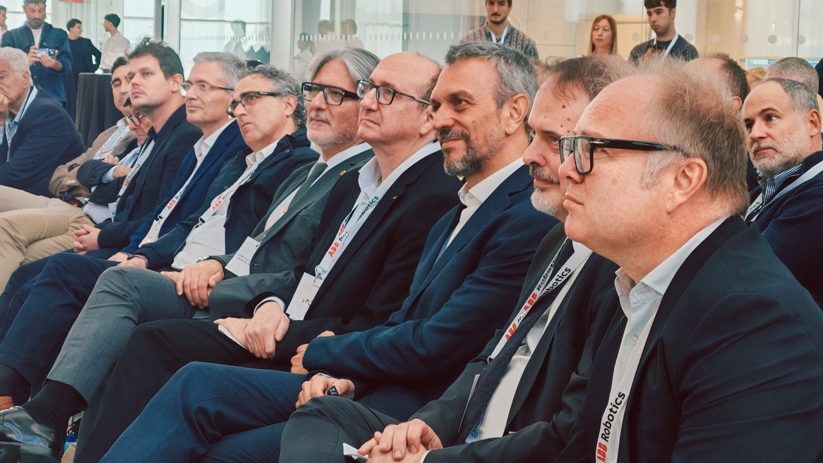 Primera fila, plena de membres d'ABB Robotics i altres representants. Autor: Albert P.