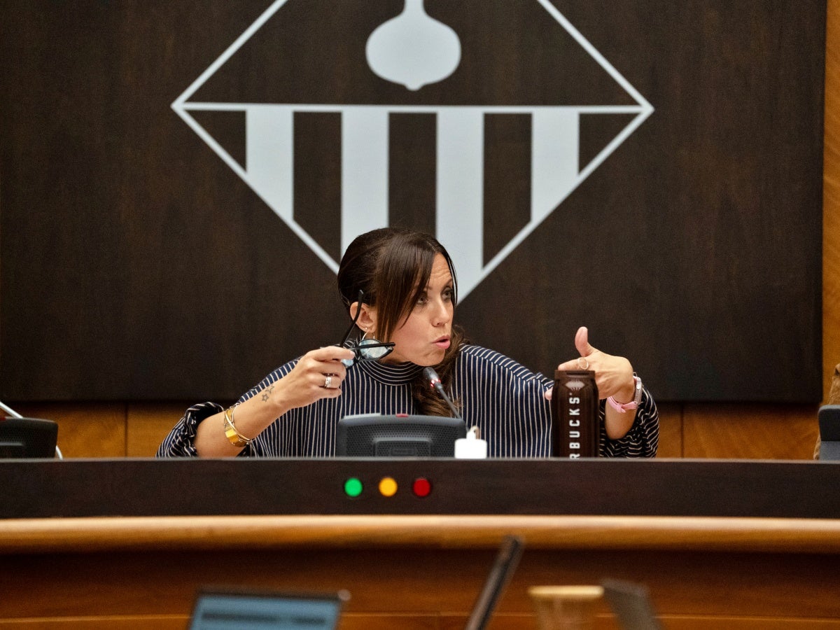 L'alcaldessa de Sabadell, Marta Farrés, durant el ple. Autor: Luis PH. 