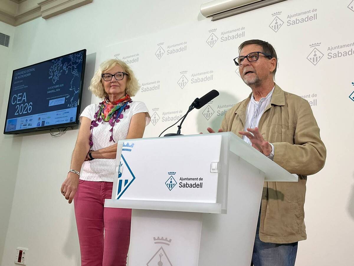 Florence Libotte i Carles Schnabel, tresorera i president de l'Agrupació Astronòmica de Sabadell respectivament. Autor: Jordi M.