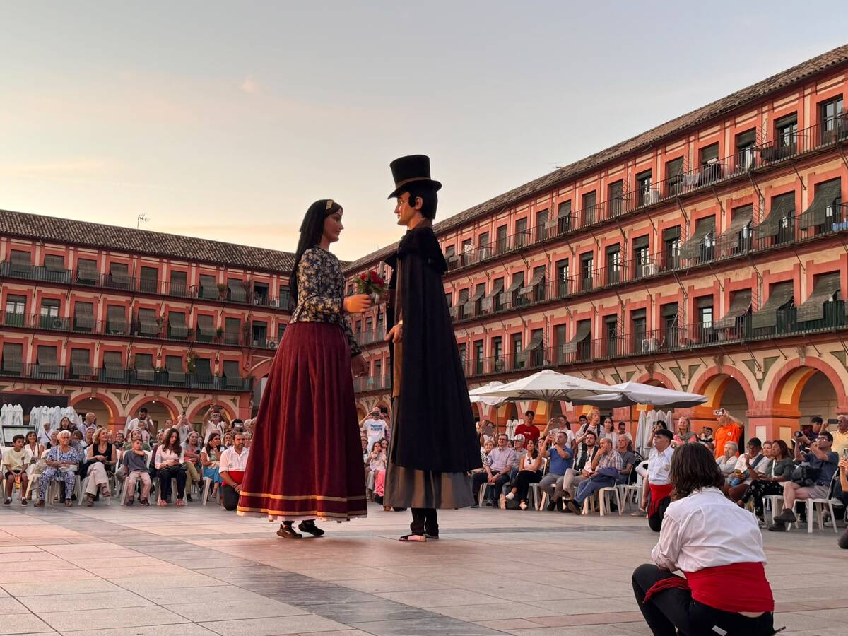 Els Gegants de Sabadell, a la plaça Corredera de Còrdova. Autor: cedida.