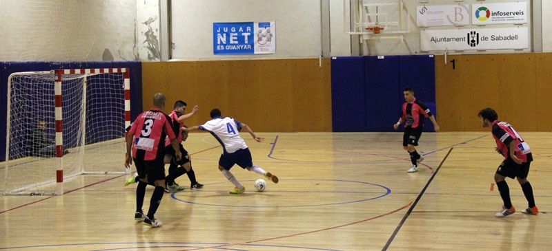 Foto portada: un partit del C.N.Sabadell, en una imatge d'arxiu. Autor: C.Domènech.