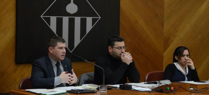 Foto portada: el tinent d'alcalde, Josep Ayuso, l'alcalde, Juan Carlos Sánchez, i la tinent d'alcalde Marta Farrés. Autor: David B.
