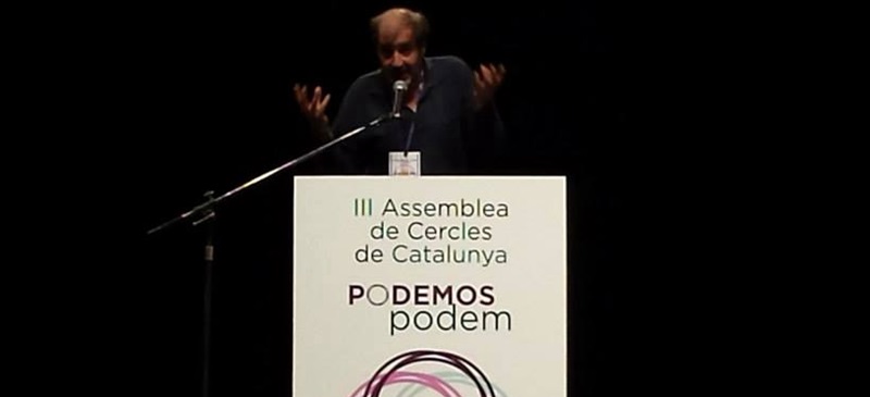 El membre de Podemos Sabadell, Antonio Santamaría, intervenint a Rubí, aquest diumenge. Autor: Podemos / cedida.