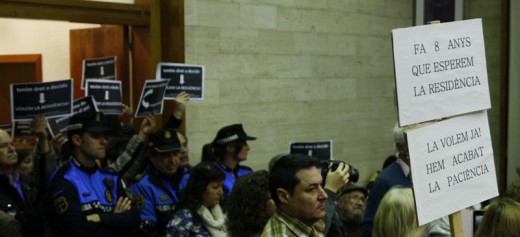 El debat, al ple, amb més de cent persones a l'edifici consistorial. Autor: Dihör.