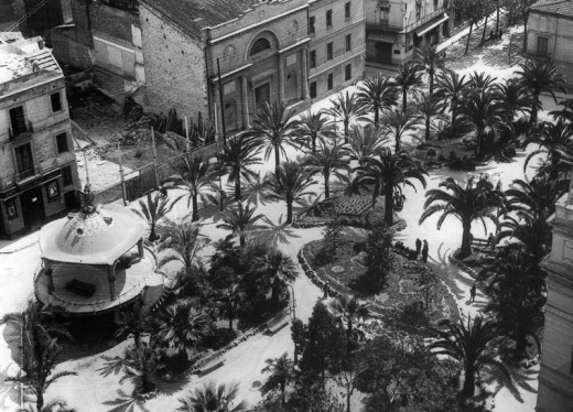 Vista general de Els Jardinets amb el quiosc modernista cap el 1920. Autor Lucien Roisin 