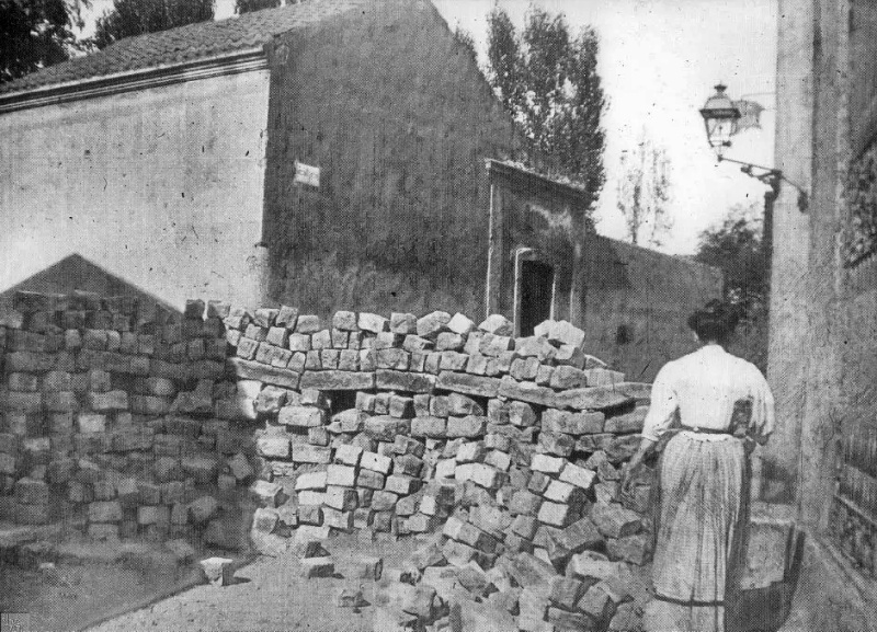 Barricada al carrer de Jardí.