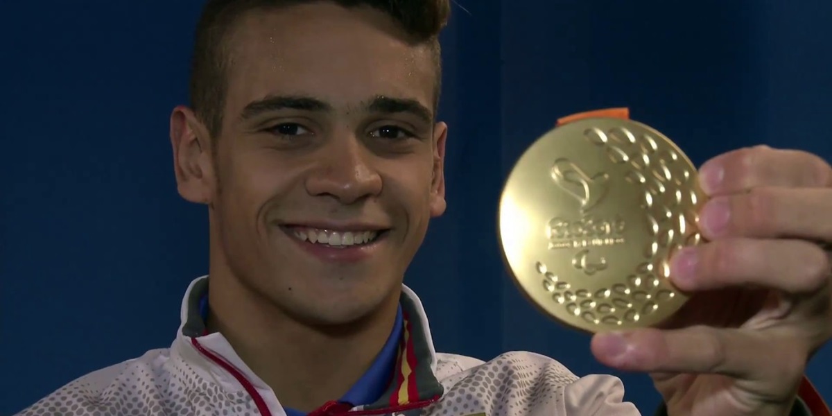 Foto portada: Salguero, amb la medalla d'or dels Paralímpics de Rio 2016.
