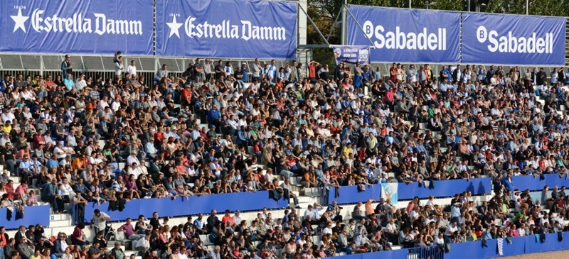 Foto portada: afició a la Nova Creu Alta. Autor: R.Benet.