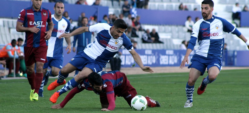 Foto portada: un moment del partit. Autora: Dihör.