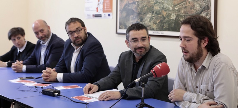 Foto portada: els responsables de les fundacions, l'alcalde Juli Fernàndez i els regidors d'Acció Social, Gabriel Fernàndez, i de Treball i Empresa, Edu Navarro. Autor: Ajuntament / cedida.