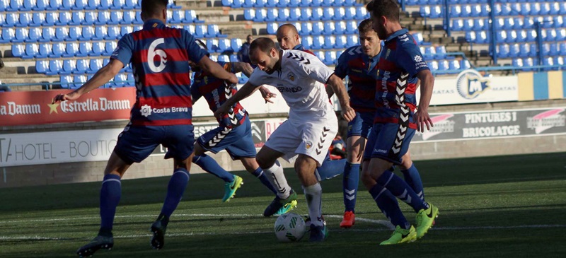 Foto portada: Paris Adiot, golejador a Palamós. Autora: Dihör.