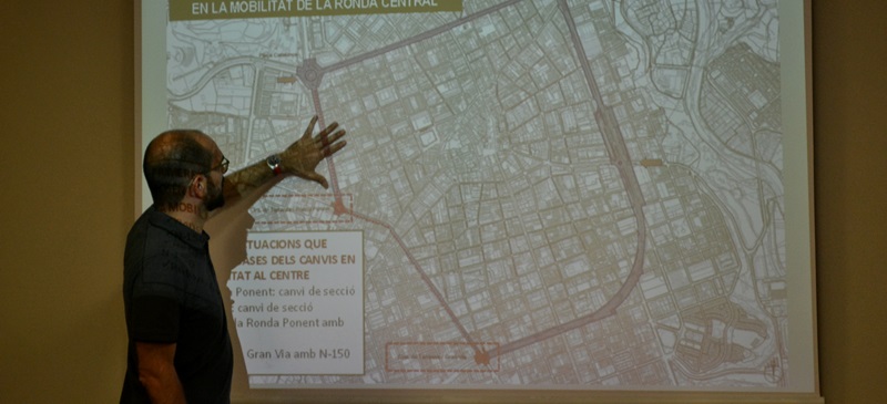 Foto portada: Serracant, explicant les primeres conclusions del pla. Autor: J.d.A.