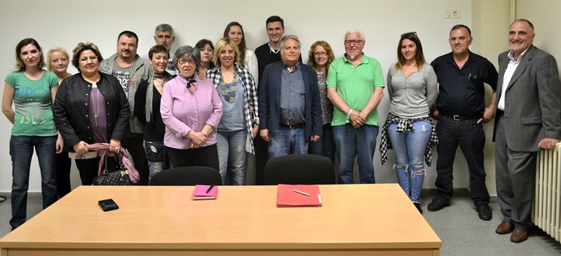 Foto portada: membres de la plataforma Nova Participació Ciutadana, al casal Pere Quart. Autor: J.d.A.