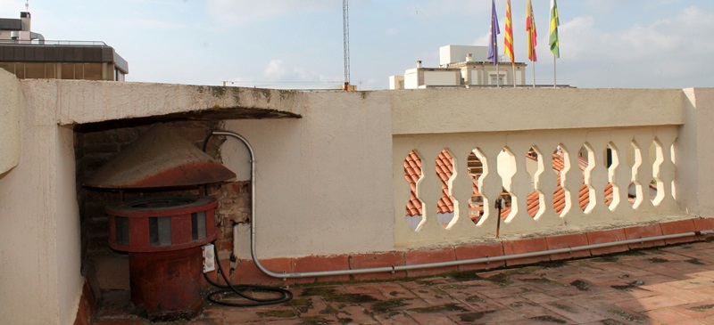 Foto portada: la sirena de l'AJuntament, fabricada per La Electricidad SA. Autor: Ajuntament / cedida.