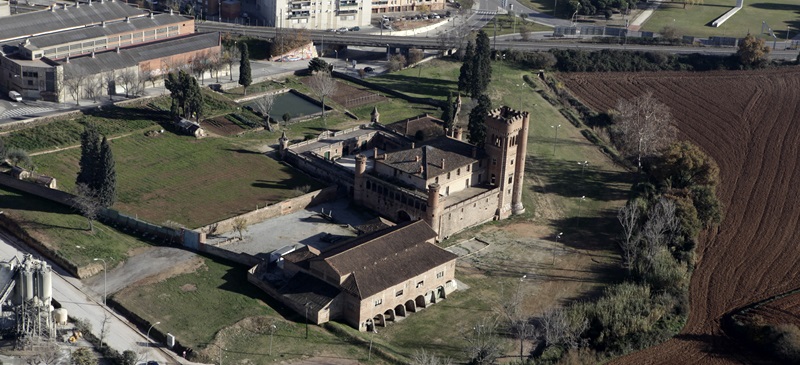 Foto portada: el castell de Can Feu, en una imatge aèria. Autor: Ajuntament / cedida.