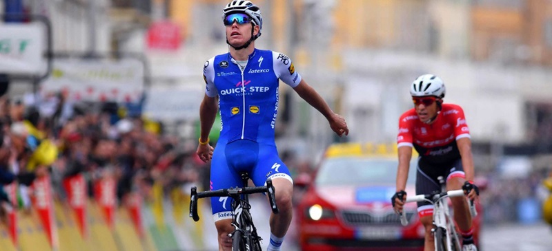 Foto portada: David de la Cruz, creuant la línia d'arribada. Autor: @quickstepteam via Twitter.